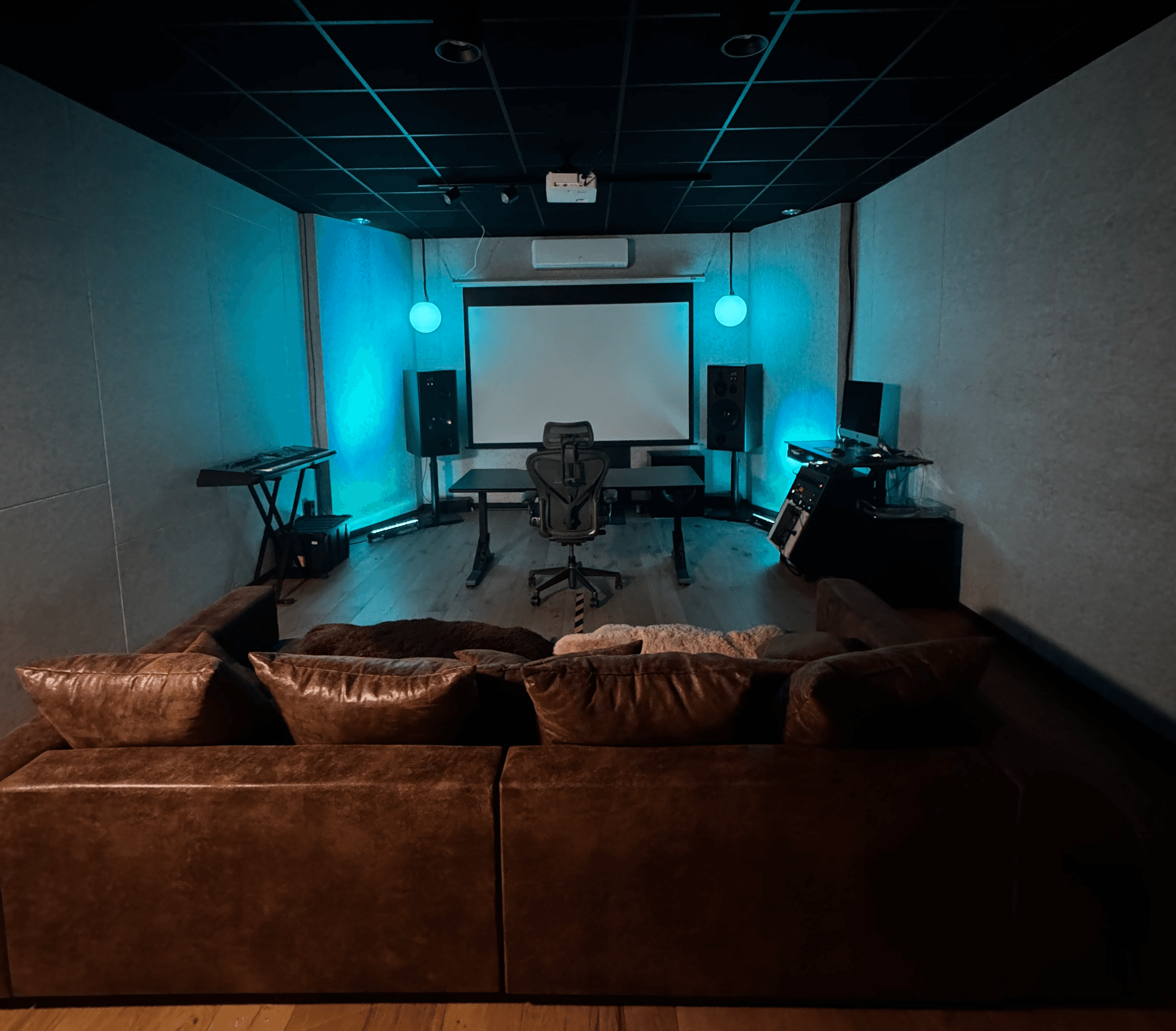 Londam Studio interieur met ATC-monitoren en Trinnov Nova voor precisie-monitoring